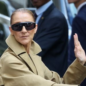 Céline Dion acclamée par ses fans à son arrivée au palace Royal Monceau à Paris, le 28 août 2026. Photo par CYRIL MOREAU / BESTIMAGE