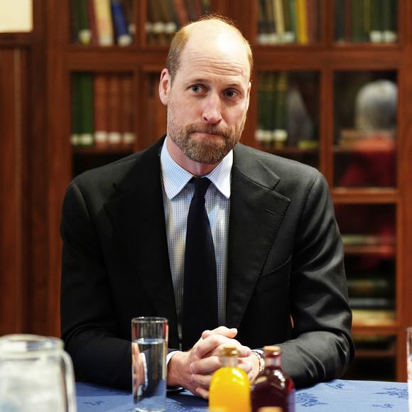 Raillé de temps en temps pour sa calvitie - évoquée d'ailleurs dans le livre Le Suppléant de son frère Harry qui la qualifie "d'alarmante" - le prince William semblait faire fi des commentaires scabreux sur sa coiffure.

Prince William Archives
