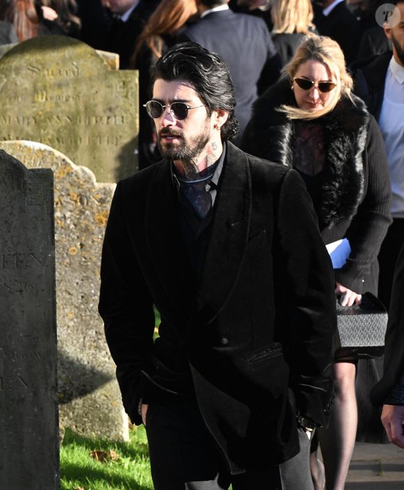 Zayn Malik - Funérailles de Liam Payne à l'église St Mary à Amersham, le 20 novembre 2024. L'ex-membre du groupe One Direction a chuté du troisième étage, le 16 octobre 2024, depuis le balcon de sa chambre d'hôtel. Celle-ci a été retrouvé saccagée.
Backgrid UK/ Bestimage