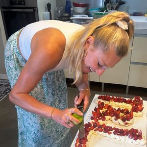 Valentine Sled fait son premier gâteau de mariage ©Sled et poivre