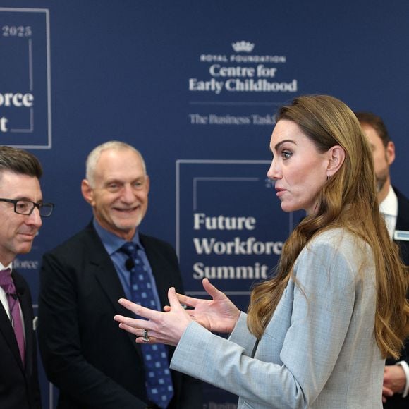 La petite enfance fait partie des combats qui sont chers à son coeur.

Kate Middleton assiste au Sommet sur l'avenir du travail, organisé par la Royal Foundation et le groupe de travail des entreprises pour la petite enfance à la Salesforce Tower, dans la City de Londres, au Royaume-Uni, le 18 novembre 2025. © Thomas Krych/ZUMA Press Wire/Bestimage