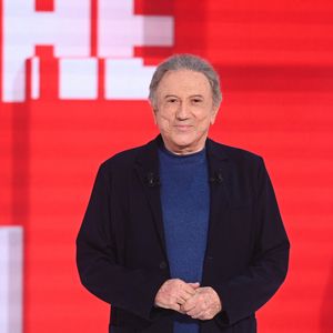Michel Drucker lors de l'enregistrement de l'émission "Vivement dimanche" édition spéciale intitulée 'Sagas familiales' au studio Rive gauche, présentée par M.Drucker et diffusée le 27 septembre sur France 3, à Paris, France, le 22 septembre 2026. © Guillaume Gaffiot/Bestimage