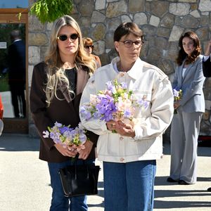 Pour pimper sa tenue, la fille de Stéphanie de Monaco a dégainé LA paire de lunettes de soleil : le très convoité modèle "Triomphe Metal" de chez "Céline".

La Princesse Stéphanie de Monaco et Camille Gottlieb ont visité les nouveaux locaux de la SPA de Monaco. 

© Bruno Bebert/Bestimage