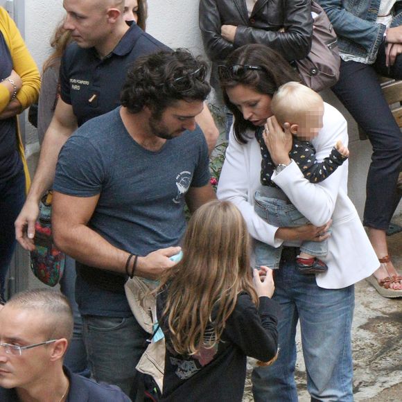 Aujourd'hui âgé de 10 ans, il avait 4 malformations cardiaques à la naissance

Natasha St-Pier, son mari Grégory Quillacq avec leur fils Bixente soutiennent l'association "Petit Coeur de Beurre" lors du week-end de la Cardiopathie Congénitale à la caserne des pompiers de Malar à Paris le 1er octobre 2016. ©Agence / Bestimage