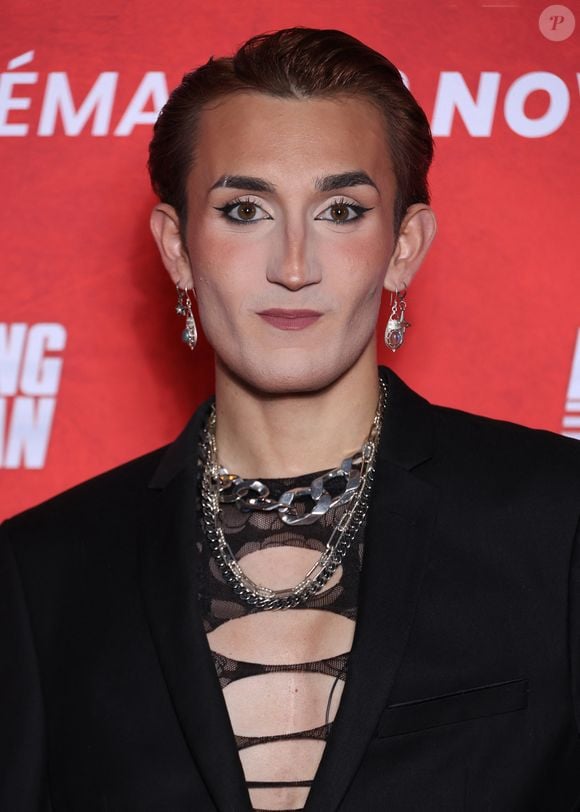 Son parcours artistique a débuté bien avant la télévision.
Victor (Star Academy 2025) lors de la première de Running Man au cinéma UGC Ciné Cité Bercy à Paris le 3 novembre 2025. © Denis Guignebourg / Bestimage