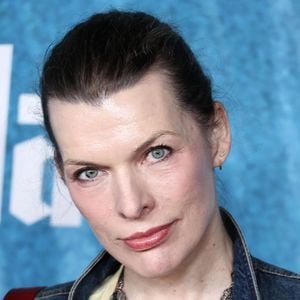 L’actrice et chanteuse américaine avait rencontré Luc Besson sur le tournage du film "Le Cinquième Élément" en 1996 et avait partagé plusieurs années de mariage avec lui. 

Hollywood, CA La première de 'Dracula' a eu lieu au TCL Chinese Theater à Hollywood, Californie le 03/02/2026.

Sur la photo : Milla Jovovich 

Photo : Backgrid USA / Bestimage