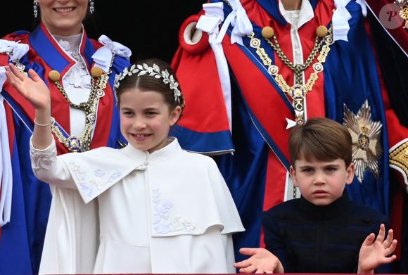 La princesse Charlotte de Galless et le prince Louis - La famille royale britannique salue la foule sur le balcon du palais de Buckingham lors de la cérémonie de couronnement du roi d'Angleterre à Londres le 5 mai 2023.