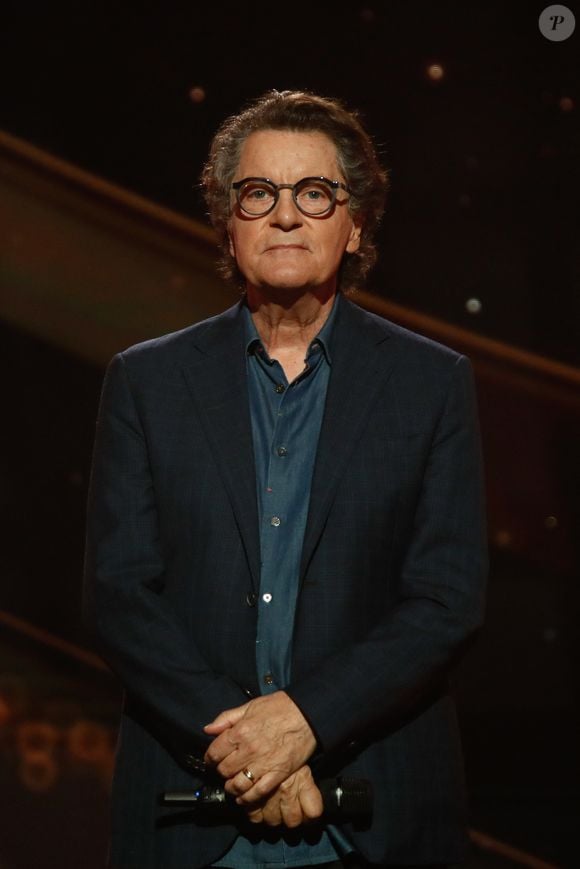Exclusif - Francis Cabrel lors de l'enregistrement de l'émission "Serge Lama, le dernier rappel" présentée par F. Bollaert, diffusée le vendredi 21 novembre 2025 sur France 3 à 21h10, au théâtre Marigny à Paris, France, le 29 avril 2025. © Clovis-Moreau/Bestimage