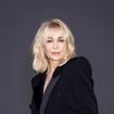 Emmanuelle Béart : pour entretenir son blond iconique, elle reste fidèle à cette adresse parisienne très prisée des stars