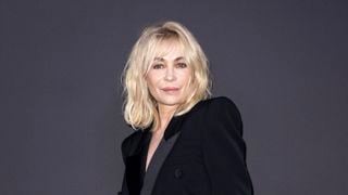 Emmanuelle Béart : pour entretenir son blond iconique, elle reste fidèle à cette adresse parisienne très prisée des stars