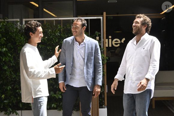 Raphaël Kretz, Valentin Kretz et Martin Kretz - La famille Kretz en tournage au village lors des Internationaux de France de tennis de Roland Garros 2024, à Paris, France, le 1er juin 2024. © Chryslene Caillaud/Panoramic/Bestimage