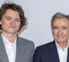 Jean est le plus jeune des enfants de Bernard et Hélène Arnault... 

Jean Arnault et Bernard Arnault au Greeting du défilé de mode féminine Dior printemps-été lors de la Fashion Week de Paris (PFW), à Paris, France. © Olivier Borde/Bestimage