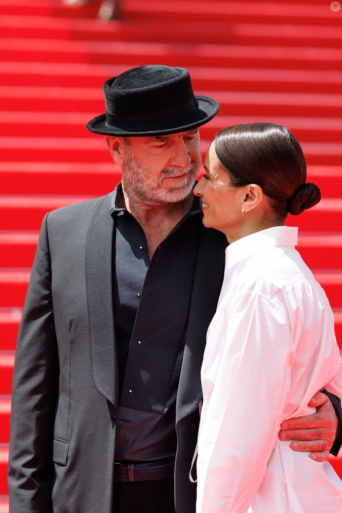 Photo Eric Cantona Et Sa Femme Rachida Brakni Mont e Des Marches Du photo-eric-cantona-et-sa-femme-rachida-brakni-mont-e-des-marches-du