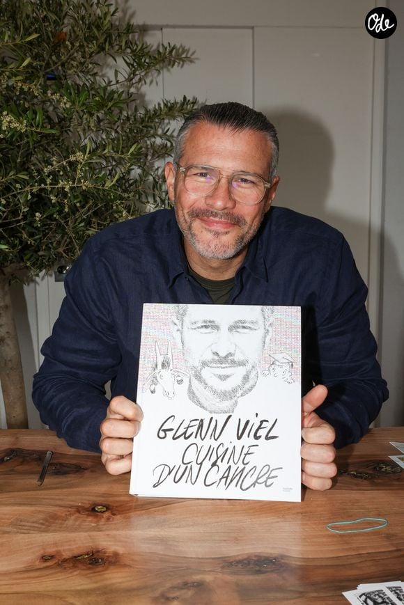 Les Chefs à Saint-Tropez fêtent les producteurs 2026. Glenn Viel en dédicace salle Jean Desplas, place des Lices à Saint-Tropez, le 3 mai 2026. © Jean-Marc LhomerBestimage.