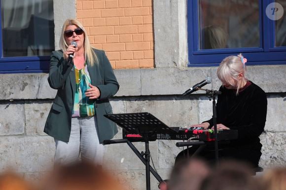 Sandra Kim et Alice on the Roof - 300 personnes réunies pour rendre hommage à Emilie Dequenne dans sa ville de Chièvres (Belgique), le 9 avril 2025, quelques semaines après son décès prématuré, survenu le 16 mars 2025. © Photonews / Bestimage