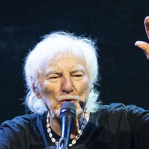 Le chanteur a partagé une vidéo tournée dans l'ancienne demeure du sculpteur Aristide Maillol.
Hugues Aufray en concert au Zenith de Rouen le 27 juin 2026.
© Pierre Perusseau/Bestimage