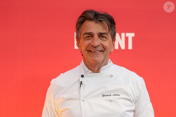 Pour concevoir ses menus innovants, il bénéficie d'un accès exclusif aux archives ultra-privées de la maison Christian Dior.

Yannick Alleno - Cérémonie des remises des Etoiles Michelin 2026 au Grimaldi Forum à Monaco le 16 mars 2026. © Jean-Marc Lhomer/Bestimage