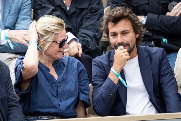 Anne-Élisabeth Lemoine et Bertrand Chameroy en tribunes lors des Internationaux de France de Tennis de Roland Garros 2025, à Paris, France, le 7 juin 2025. © Cyril Moreau/Bestimage
