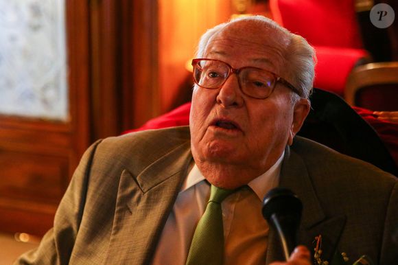 Exclusif - Jean-Marie Le Pen en interview à l'hôtel Regina avant le traditionnel hommage du 1er mai à Jeanne d'Arc - Paris le 1er mai 2017