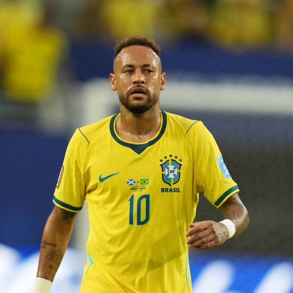 24 juin 2026, Boston, Aarhus, États-Unis : NEYMAR JR du Brésil observe le jeu lors de la Coupe du Monde de la FIFA 2026 : Écosse - Brésil. (Crédit image : © Ulrik Pedersen/ZUMA Press Wire)