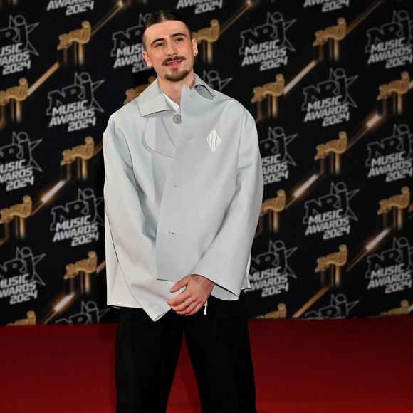 Pierre Garnier au photocall de la 26ème édition des NRJ Music Awards à Cannes, le 1er novembre 2024. © Bebert-Guignebourg/Bestimage