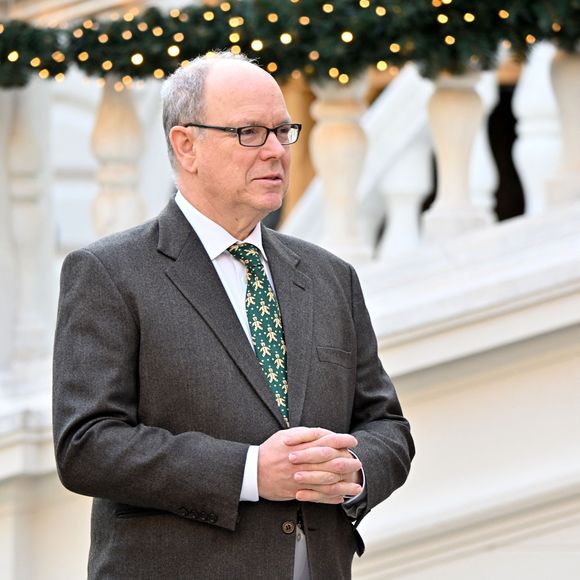 Le prince Albert II de Monaco, la princesse Charlene et leurs enfants la princesse Gabriella et le prince héréditaire Jacques ont accueilli les enfants monégasque pour le traditionnel arbre de Noël du Palais à Monaco, le 17 décembre 2025. © Bruno Bebert/Bestimage