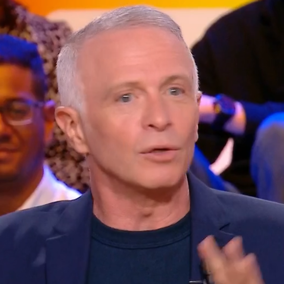 Samuel Etienne évoque le départ d'Olivier Minne dans "C Médiatique", le 4 mai 2025, sur France 5