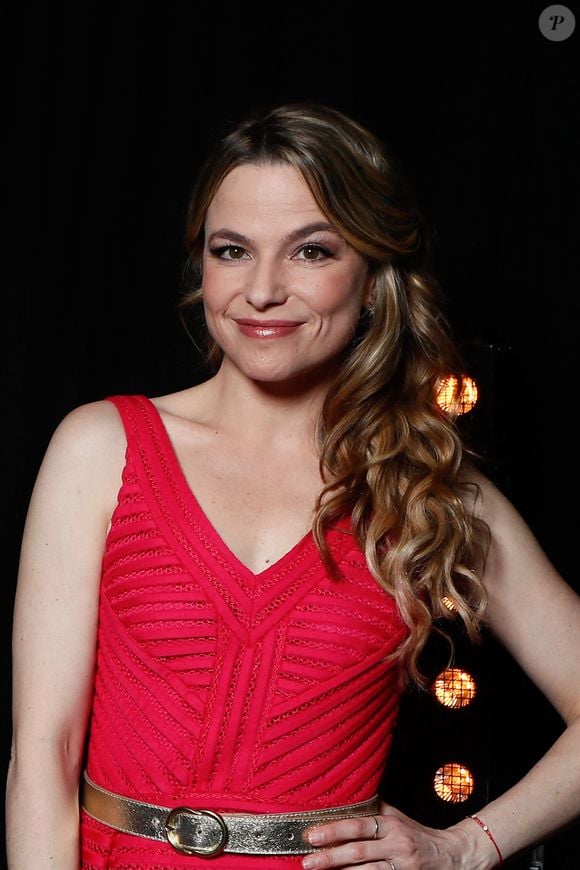 En couple avec Cécilia Cara à l'époque, ils avaient officialisé leur rupture en 2020, la chanteuse confirmant leur séparation dans le magazine "Ici Paris" : "Peu de gens le savent, mais je suis séparée d'Arthur. Cela fait quelque temps déjà".

Exclusif - Cécilia Cara - Backstage de l'enregistrement de l'émission "La grande soirée des comédies musicales", présentée par E.Gossuin et H.Segara et diffusée le 26 mars sur W9
© Christophe Clovis / Bestimage