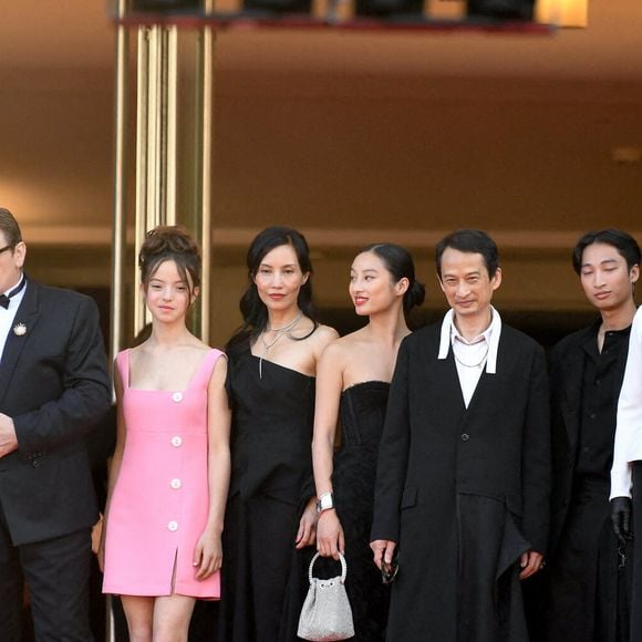 Sidonie Dumas, Olivier Delbosc, Benoît Magimel, Bonnie ChagneauRavoire, Tran Nu Yen Khe, le réalisateur Tran Anh Hung, Juliette Binoche et Pierre Gagnaire arrivant pour la projection de La Passion De Dodin Bouffant lors du 76e Festival de Cannes qui se tient au Palais des Festivals le 24 mai 2023 à Cannes, France. Photo de Lionel Urman/ABACAPRESS.COM