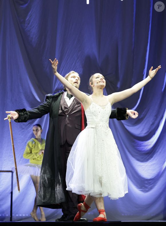 Exclusif - Guilhem Valayé et Céleste Hauser - Générale du spectacle musical "Les Souliers Rouges" au Casino de Paris, le 24 janvier 2025.
"Les Souliers Rouges" est un conte musical produit par Marc Lavoine et son compositeur attitré Fabrice Aboulker d'après le conte "Les Chaussons Rouges" de Hans Christian Andersen.
© Guirec Coadic/Bestimage