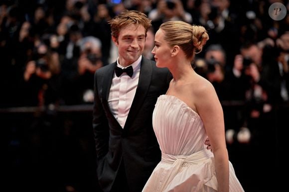 Jennifer Lawrence a fait son retour au Festival de Cannes

Robert Pattinson, Jennifer Lawrence assistant à la projection de Die My Love au 78ème Festival de Cannes à Cannes, France Photo par Julien Reynaud/APS-Medias/ABACAPRESS.COM