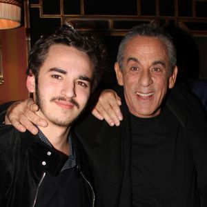Originaire du Mexique, Ximena Aguilar, la femme du fils de Thierry Ardisson, possède une solide expertise dans le domaine de la finance solidaire et de l'impact social.

Gaston Ardisson, son père Thierry Ardisson et Guy Cuevas lors du cocktail de lancement du magazine Façade 16 à l'hôtel Costes à Paris, France. © Philippe Baldini/Bestimage