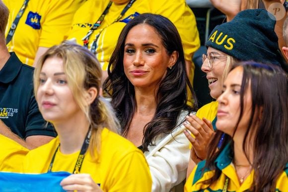 Le prince Harry, duc de Sussex et Meghan Markle, duchesse de Sussex, assistent au match de basket-ball en fauteuil roulant à la Merkur Spiel-Arena lors des Jeux Invictus à Düsseldorf (Allemagne), le 13 septembre 2023.
