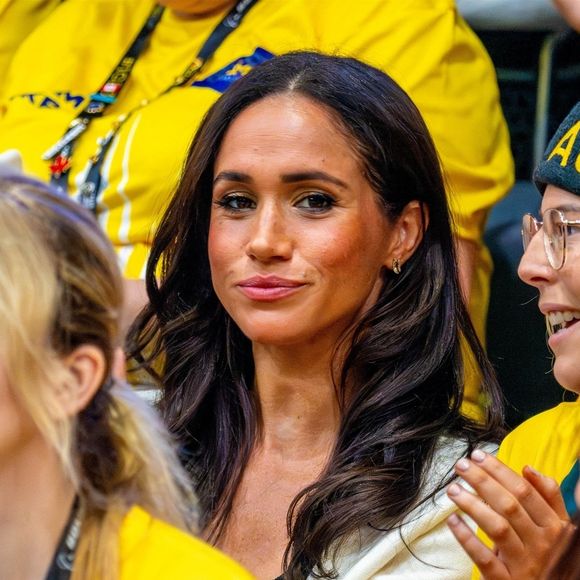 Le prince Harry, duc de Sussex et Meghan Markle, duchesse de Sussex, assistent au match de basket-ball en fauteuil roulant à la Merkur Spiel-Arena lors des Jeux Invictus à Düsseldorf (Allemagne), le 13 septembre 2023.