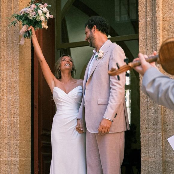 L'une cintrée et une autre plus volumineuse.

Story Instagram de Gennifer Demey datant du 31 août 2025 lors de son mariage avec Eric Antoine.