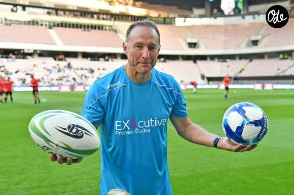 "Les petites victoires quotidiennes d’Emily sont plus fortes que mes trophées, mes 356 buts et toutes mes papinades réunies.”

Jean-Pierre Papin - Match des Légendes, la rencontre qui mêle football et rugby au profit de l'association de P. Olmetta (ancien gardien de but et cofondateur de l'association), « Un sourire, un espoir pour la vie » s'est déroulé à Nice à l'Allianz Riviera, le 26 septembre 2022. L'association de P. Olmetta s'engage en faveur des enfants atteints d'un cancer ou d'une maladie orpheline. © Bruno Bebert/Bestimage