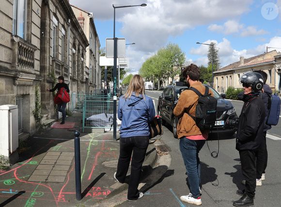 Hélène, la soeur de Pierre Palmade, ramène de prison les affaires de son frère - Pierre Palmade est sorti de la prison de Bordeaux, il purgera sa peine sous bracelet électronique à son domicile. Le 16 avril 2025
Agence / Bestimage