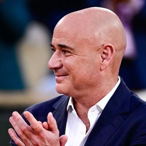 Andre Agassi ( coach ) applaudit pendant les Internationaux de France de Tennis de Roland Garros 2025 le 08 Juin 2025 à Paris, France. © Dante Badano/PsnewZ/Bestimage
