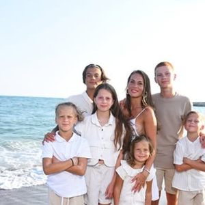 En réalité, elle explique être malade et se reposer. Pour rappel, elle revient d'un séjour en Turquie avec toute sa petite tribu.

Camille Santoro a passé ses vacances d'été en Turquie avec ses six enfants.