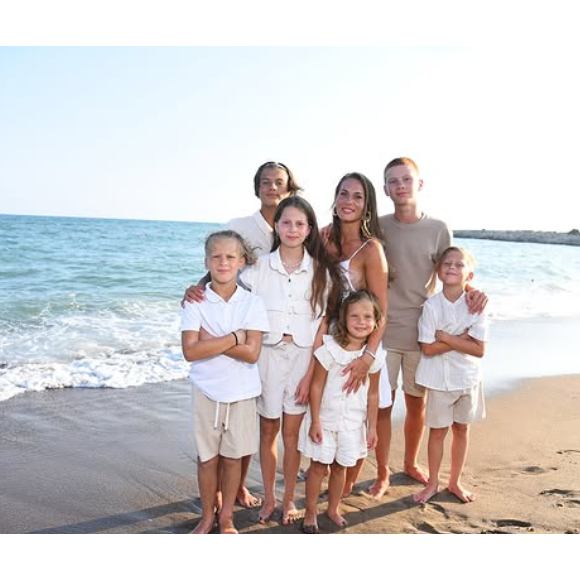 En réalité, elle explique être malade et se reposer. Pour rappel, elle revient d'un séjour en Turquie avec toute sa petite tribu.

Camille Santoro a passé ses vacances d'été en Turquie avec ses six enfants.