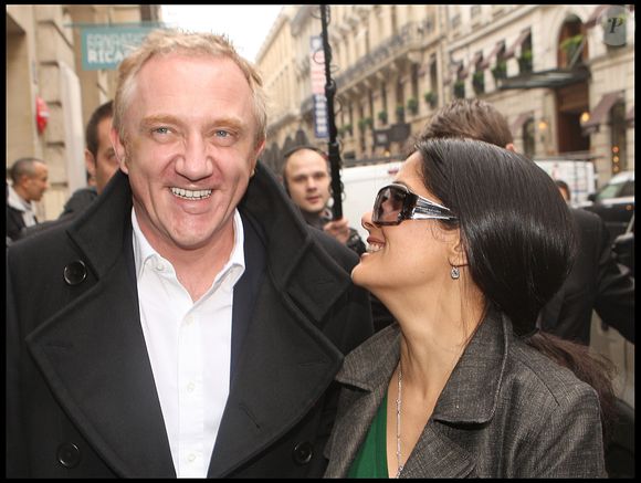 Teint et yeux clairs de Bretons, François-Henri est le quasi sosie de son paternel. 


François-Henri Pinault et son épouse Salma Hayek au défilé Balenciaga, en 2009 à Paris CYRIL MOREAU / BESTIMAGE
