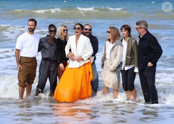 La présidente des membres du jury Golshifteh Farahani entourée de Benjamin Millepied, Philippine Leroy-Beaulieu, Thomas Cailley, Emilie Tronche, Eye Haidara, Katell Quillevere et Vincent Macaigne lors du photocall des membres du jury lors du 51e Festival du Cinéma Américain de Deauville le 8 septembre 2025. © Denis Guignebourg/Bestimage