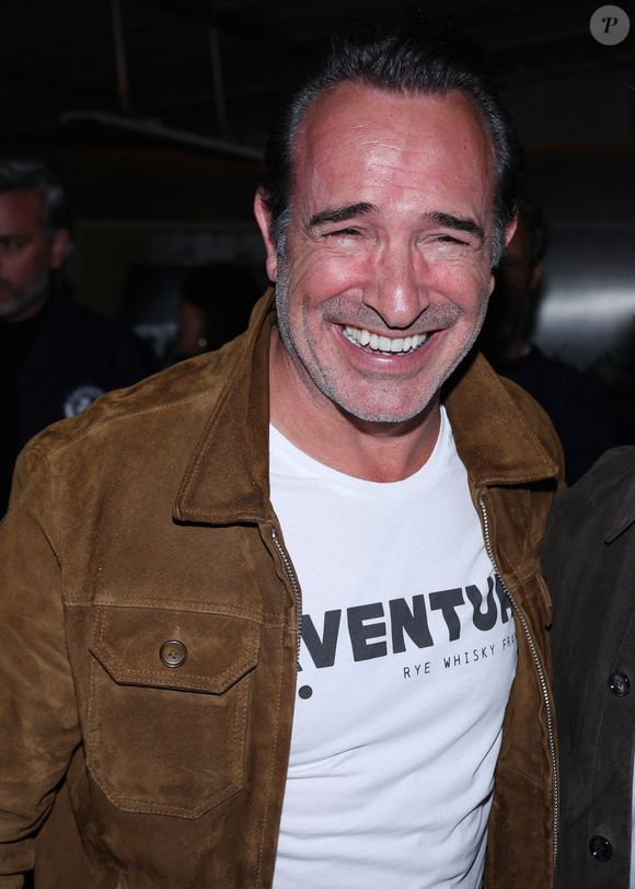 Jean Dujardin - Vernissage de l'exposition photos et du livre "La Boxe fait son cinéma" à l’hôtel Brach à Paris le 23 Septembre 2025. Ces clichés rendent hommage à plus de cinquante acteurs immortalisés dans des scènes où le noble art rencontre le 7ème art. © Denis Guignebourg/Bestimage