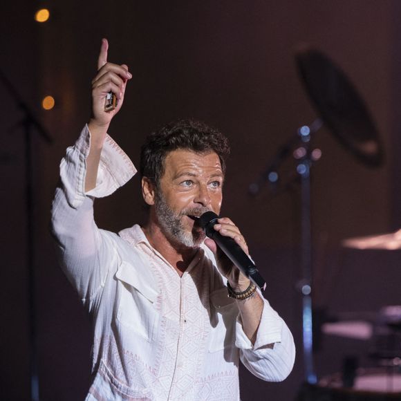Christophe Maé, à l'occasion de sa tournée "Carnet de voyage", en concert au Théâtre de verdure lors du 40ème Festival de Ramatuelle. Le 1er août 2024 © Cyril Bruneau / Festival de Ramatuelle / Bestimage