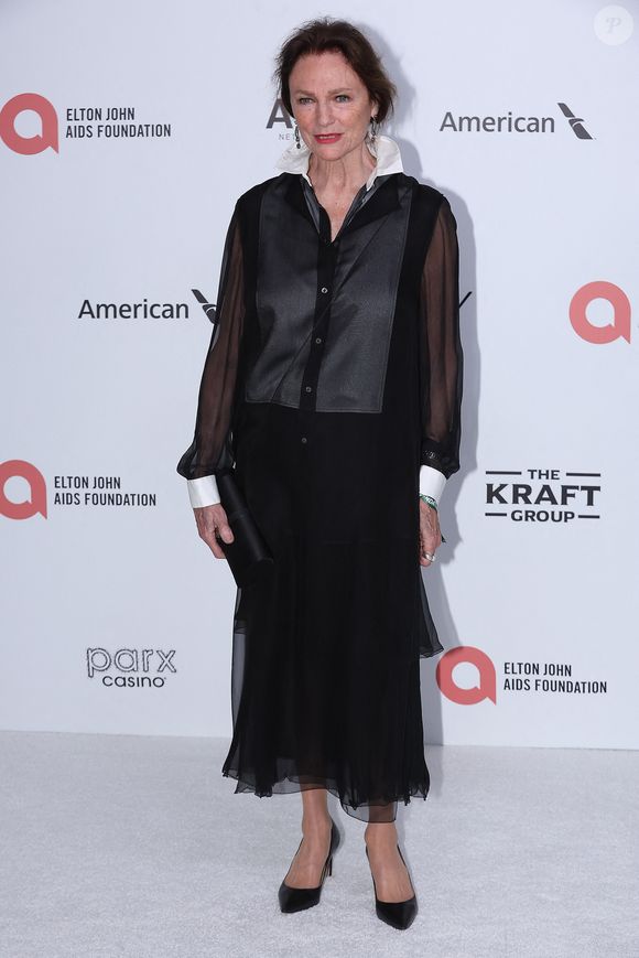 "Je pense que l'écart d'âge dans ce sens-là est voué à l'échec, mais qu'importe après tout, ça fait du bien d'être amoureux, même si cela ne dure pas !", avait-il confié à "Gala". 

Jacqueline Bisset à la soirée Elton John AIDS Foundation's en février 2025 en Californie @Photo Press Service / BESTIMAGE