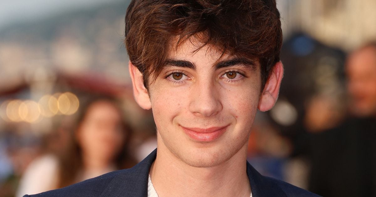 Première scène en France pour Léon : le fils de Patrick Bruel va faire la première partie d’une chanteuse qui rencontre un grand succès