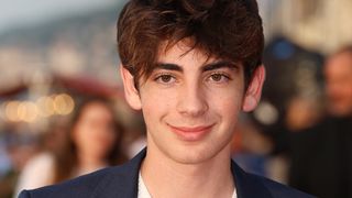 Première scène en France pour Léon : le fils de Patrick Bruel va faire la première partie d’une chanteuse qui rencontre un grand succès