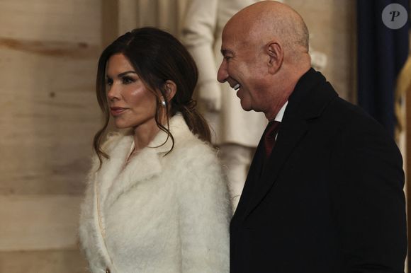Ce mariage relance le débat sur l’équilibre entre tourisme et préservation de Venise.

Le fondateur d'Amazon et de Blue Origin Jeff Bezos et sa fiancée Lauren Sanchez quittent les cérémonies d'investiture dans la Rotonde du Capitole des États-Unis le 20 janvier 2025 à Washington, DC. Photo par Chip Somodevilla/Getty Images - Abaca