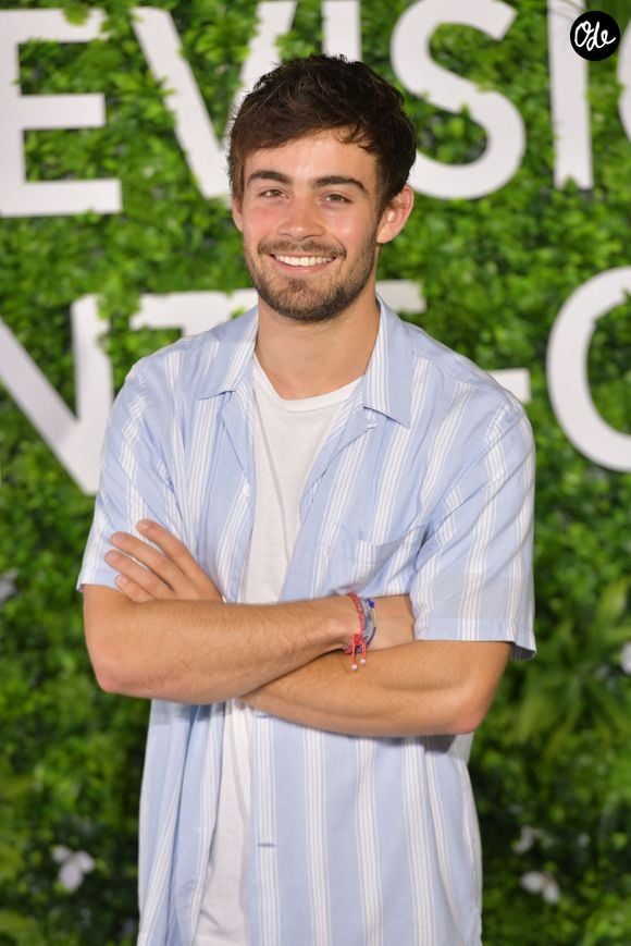 Interprète de Maxime Delcourt-Bertrand dans la série à succès de TF1 "Demain nous appartient", de 2017 à 2022, Clément Rémiens a également participé à la neuvième saison de "Danse avec les Stars".

Clément Remiens pour la série Ici tout commence, sur le photocall du 60eme Festival de Télévision de Monte-Carlo au Grimaldi Forum à Monaco le 20 juin 2021. © Bruno Bebert/Bestimage
