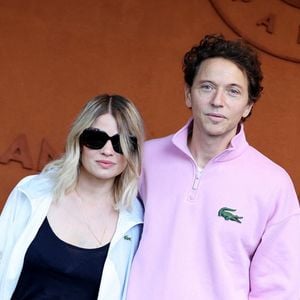 Mélanie Thierry et son compagnon, le chanteur Raphaël - Les célébrités au village lors des Internationaux de France de tennis de Roland Garros 2024 à Paris. Le 29 mai 2024.
© Jacovides-Moreau / Bestimage